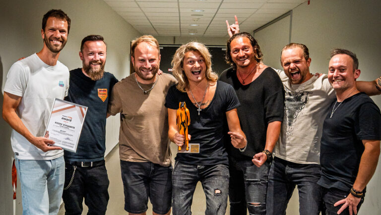 Arena Award Übergabe an Kissin' Dynamite für das ausverkaufte Konzert am 19.09.2026
